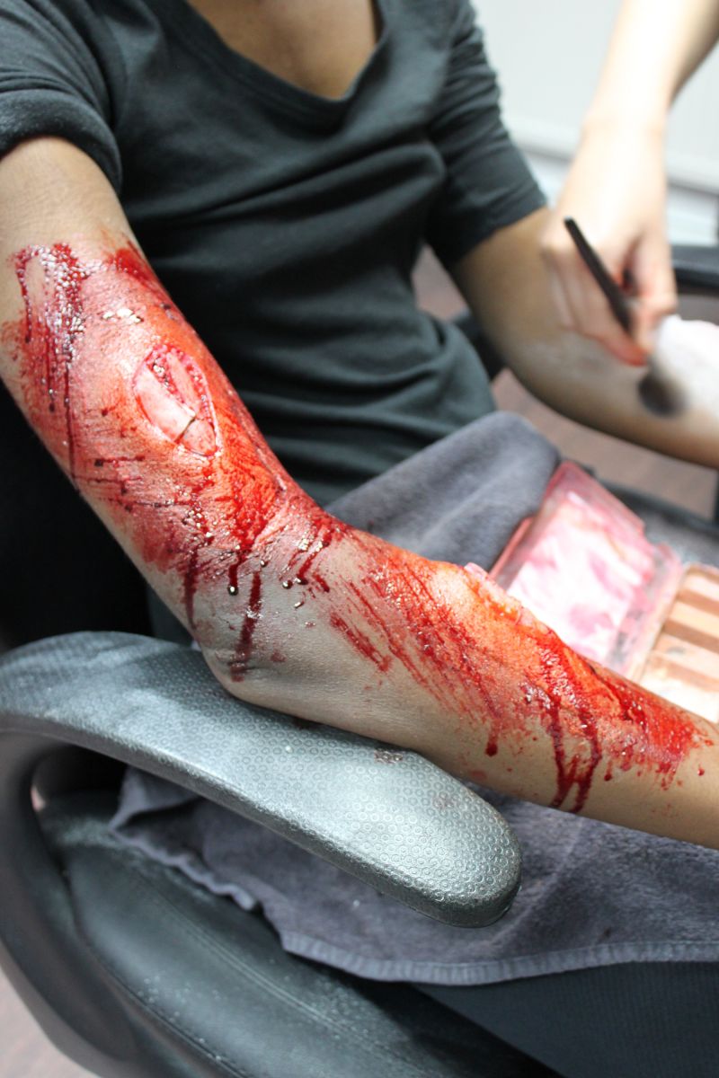 A bloody arm – Halloween make-up