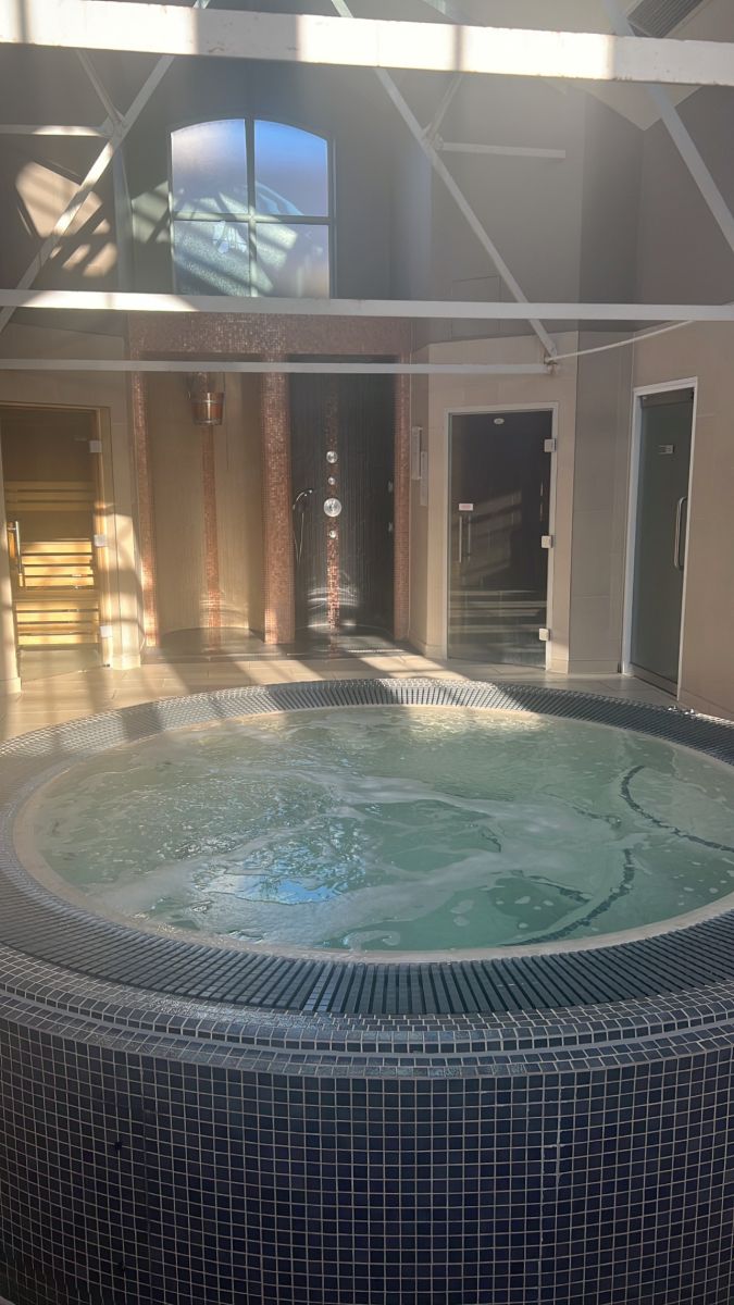 A hot tub at Wimbledon Spa